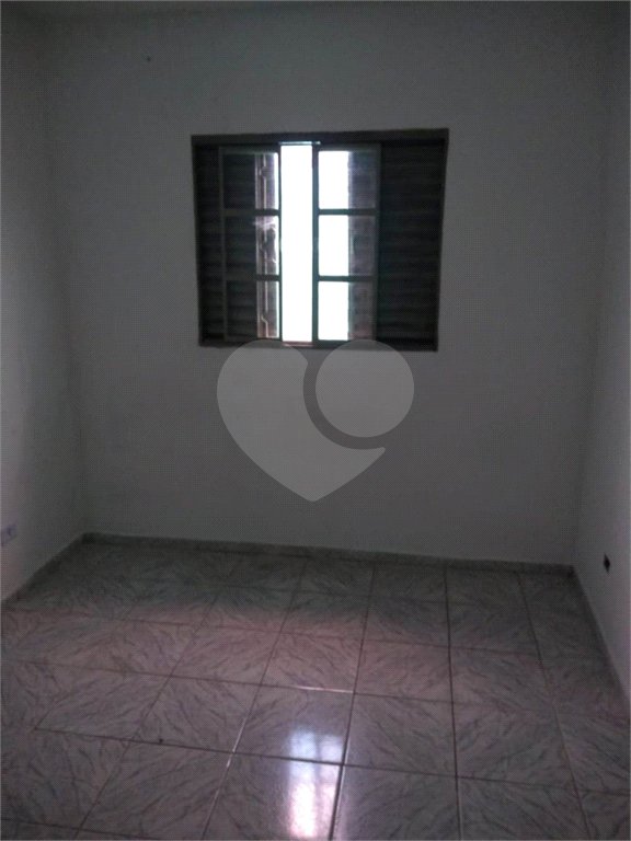 Casa térrea no Loteamento Habitacional São Carlos 1, sendo 3 Dormitórios e 1 suíte