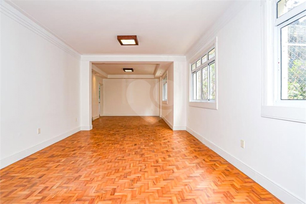 Apartamento na Bela Vista com 228m² 3 dormitorios Aceita e estuda Permuta.
