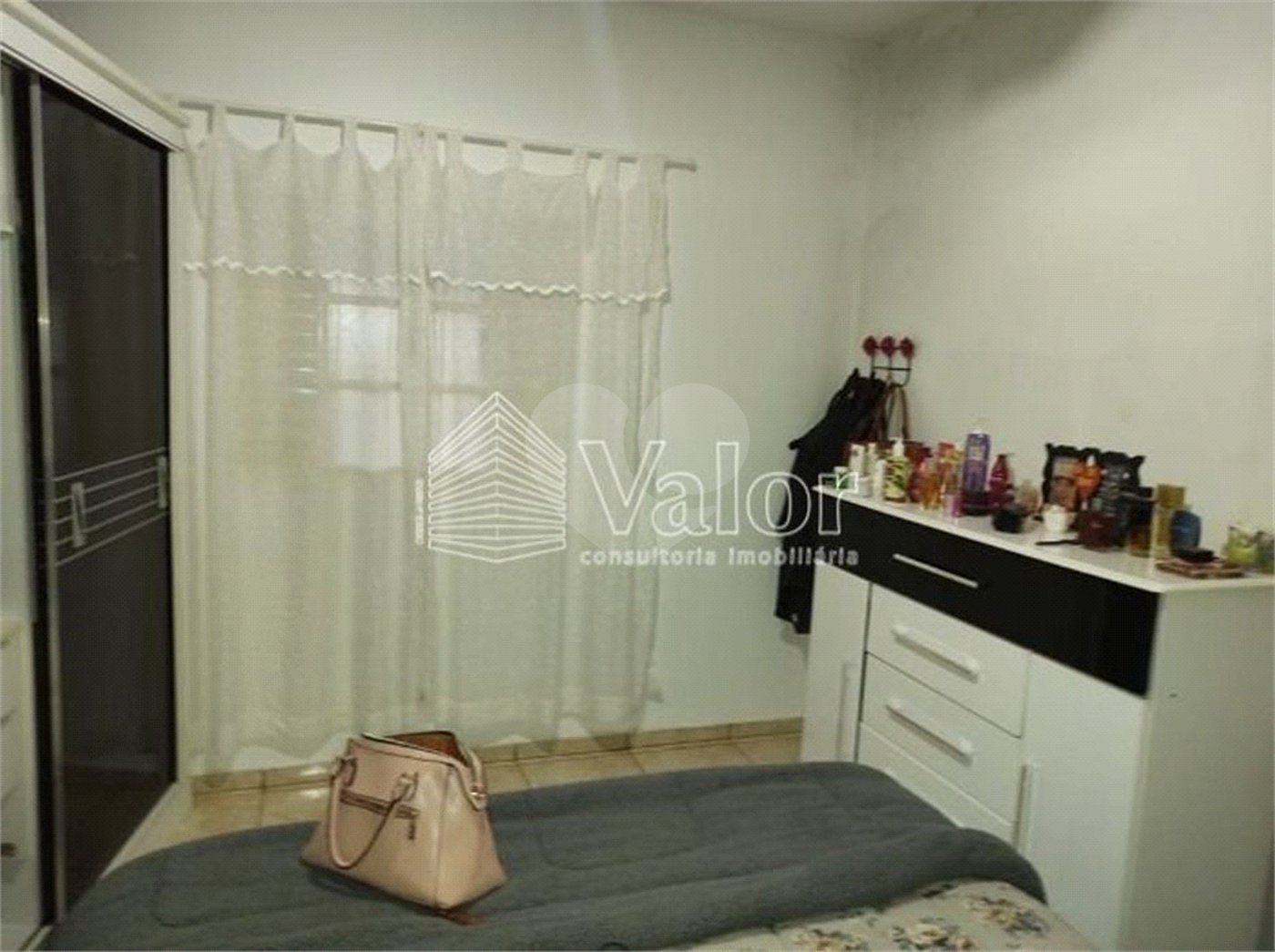 Chácara à venda com 4 quartos, sendo 1 suíte,  em Chácara Leila, São Carlos, SP