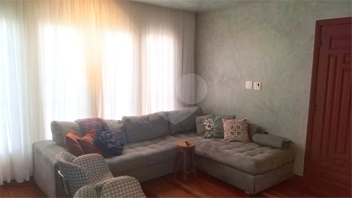 Casa à Venda na Vila Rosália | 4 Dorms, Área Gourmet e Rua Sem Saída