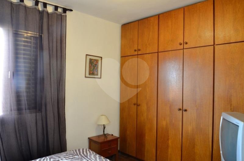 Sobrado na Saúde (2 casas c/2 quartos cada uma/entradas separadas)