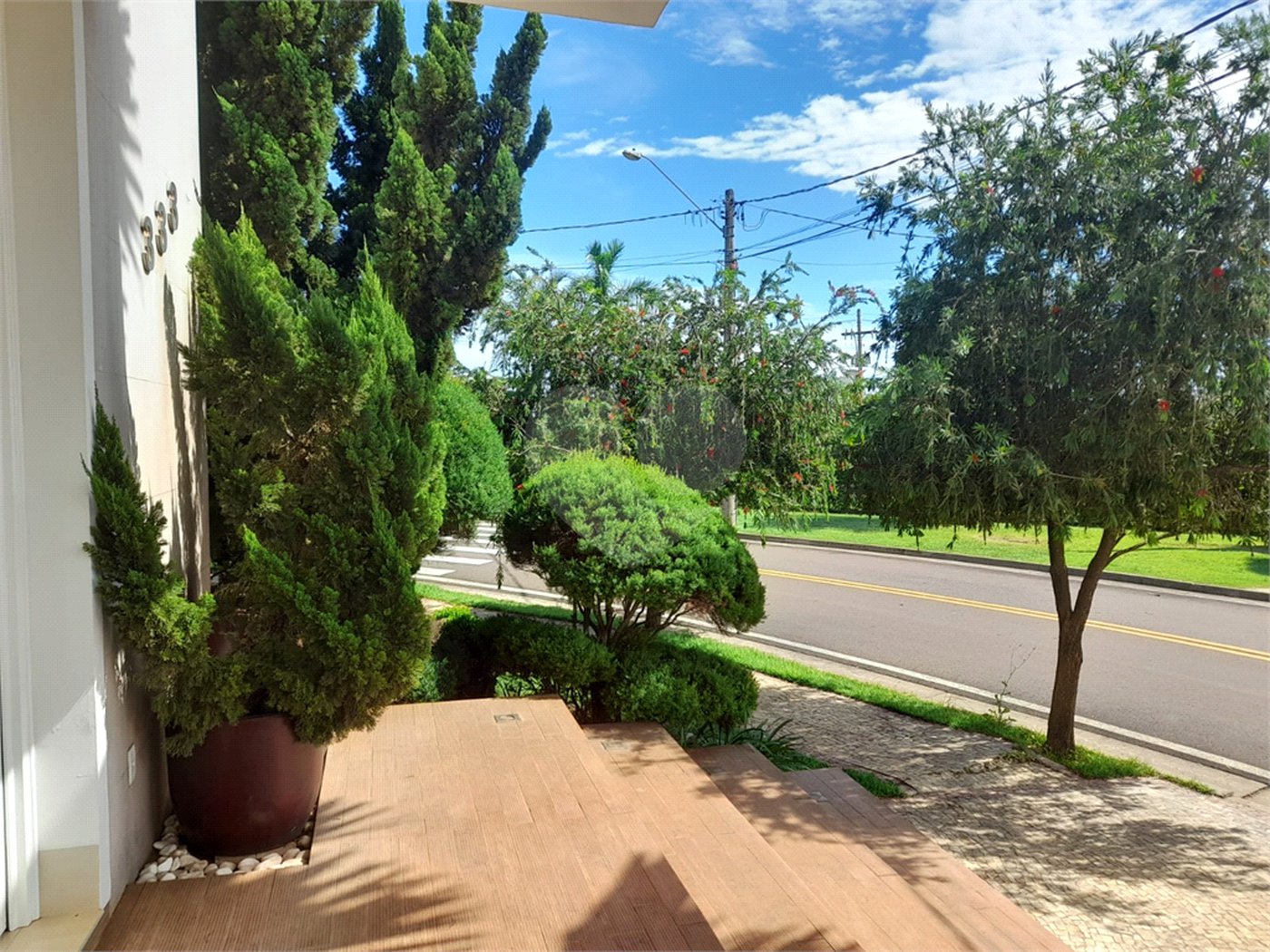Casa à Venda no Condomínio Damha III – Elegância e Conforto para sua Família