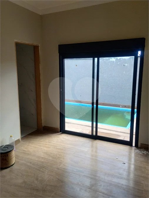 Casa em Atibaia com 3 dormitórios (1 suíte), sala 2 ambientes, piscina, 2 vagas de garagem, aceita financiamento