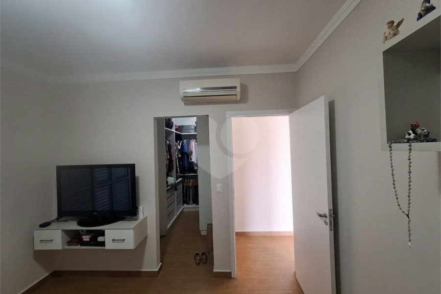 Linda Casa 3 dormitórios com piscina - R$ 950.000,00