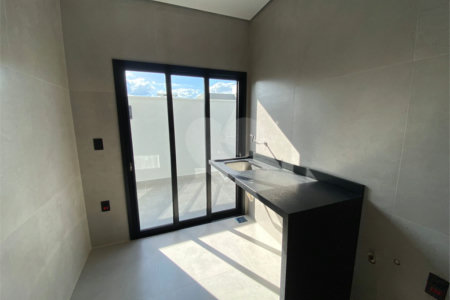 Casa à Venda no Condomínio Damha II