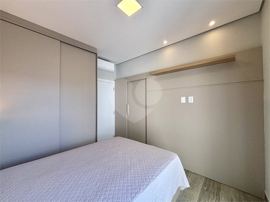 Indaiatuba - Sp - Condominio Maria Candida - R$ 2.250.000,00 - 3 suítes, sendo 1 master com closet e banheiro com duas cubas e dois chuveiros - Escritório - Piscina em Alvenaria aquecida e Hidro com Iluminação - Ar Condicionado instalado em todos os quartos, escritorio, sala e area gourmet
