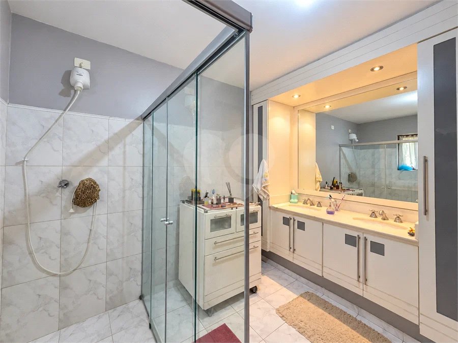 Sobrado com cinco quartos sendo 3 suites 4 vagas| R$ 3.300.000 no Alto da Boa Vista - São Paulo