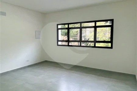 Sobrado com 3 andares, 350 m², 6 quartos, 2 suítes e 5 vagas para locação no Jardim Anália Franco!