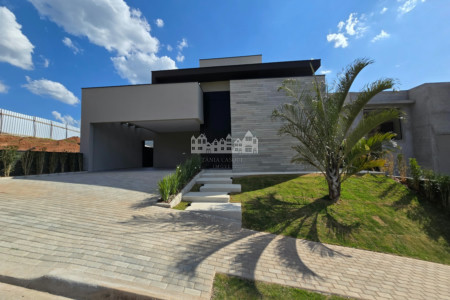 Casa térrea à venda com 3 quartos, sendo 1 suíte, no condomínio Portal Lamis, Atibaia - SP
