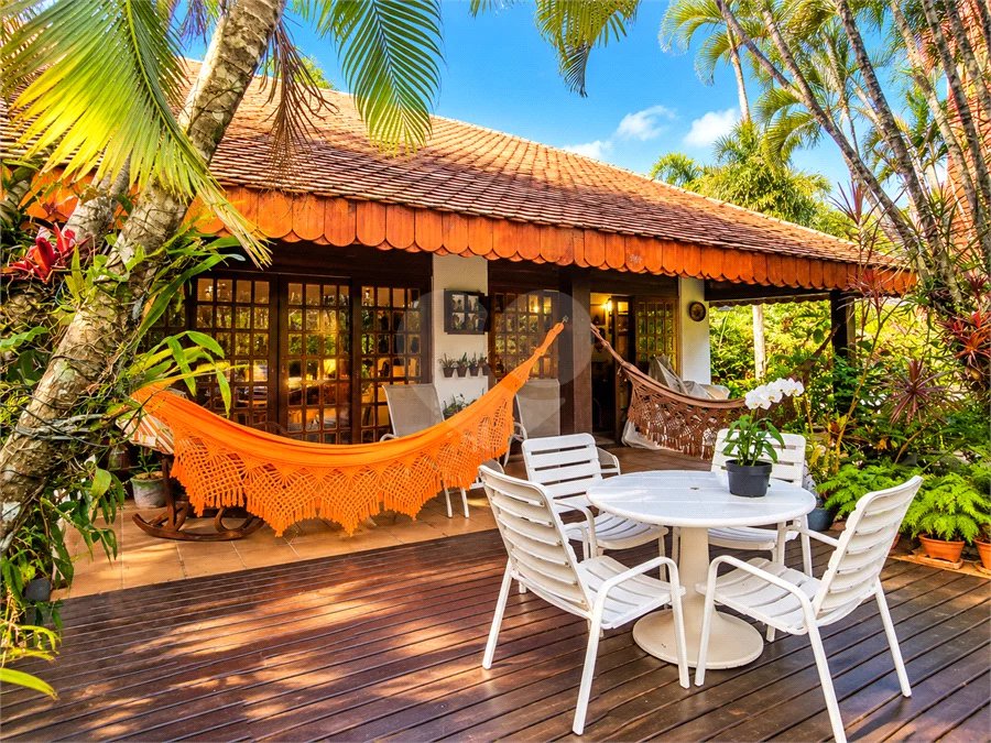CASA DE ALTO PADRÃO A VENDA NA PRAIA DO GUAECÁ