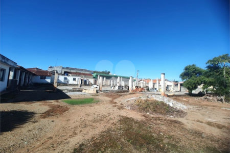 Terreno em Atibaia com 2.784 metros para construção de apartamentos ou salões comerciais, excelente localização