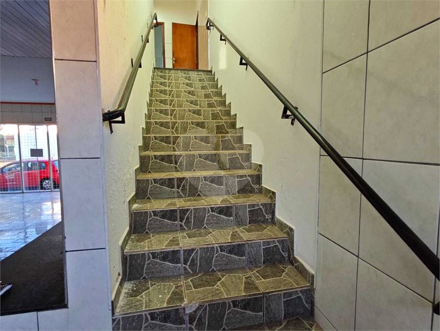 ?Oportunidade Única em São Carlos: Salão Comercial + Casa Independente nos Fundos – Ideal para Investidores!