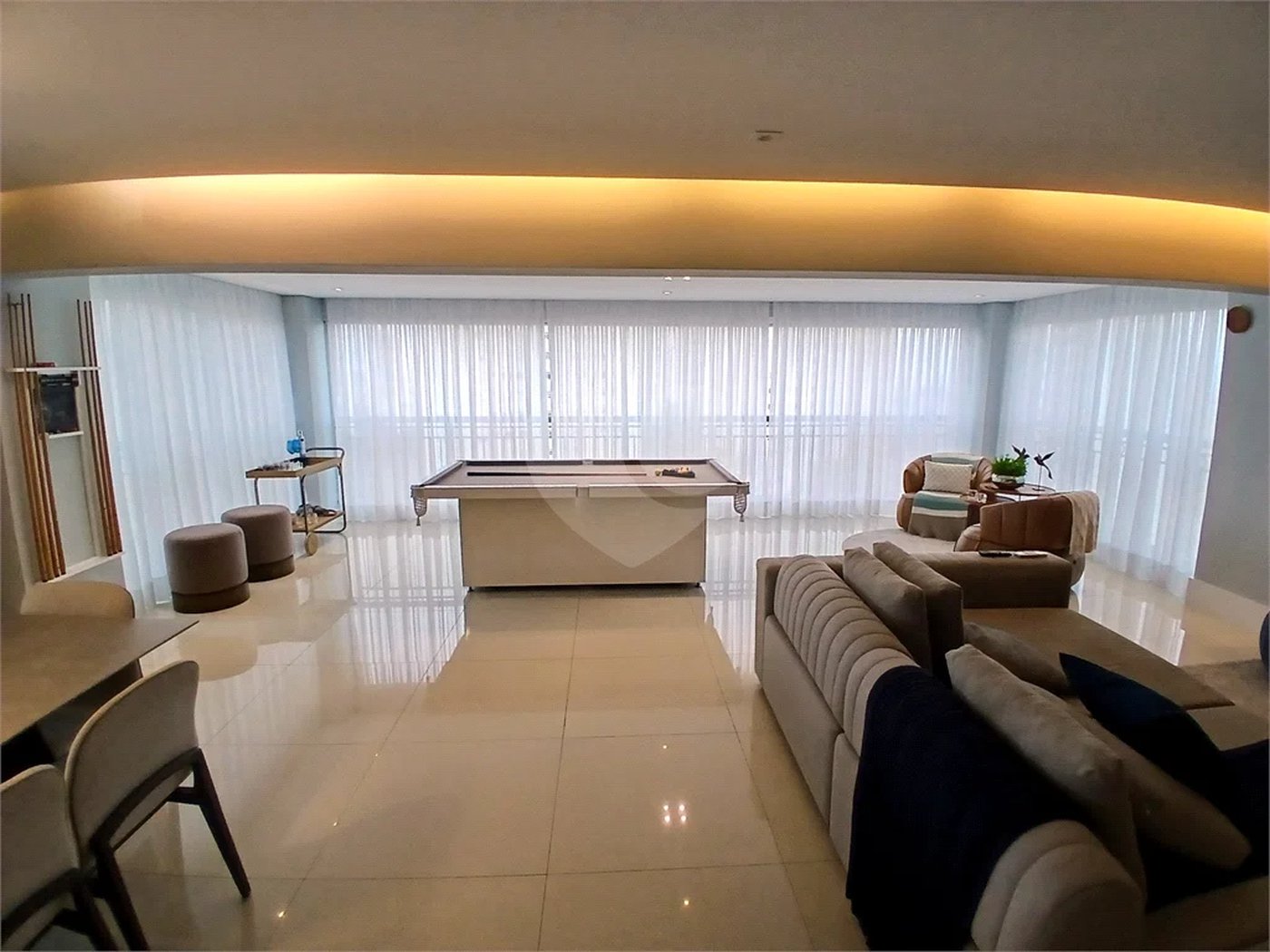 Santana Alto Padrão/Porteira Fechada, Apto. 260 m² 4 Suítes, 5 vagas 2 depósitos privativos