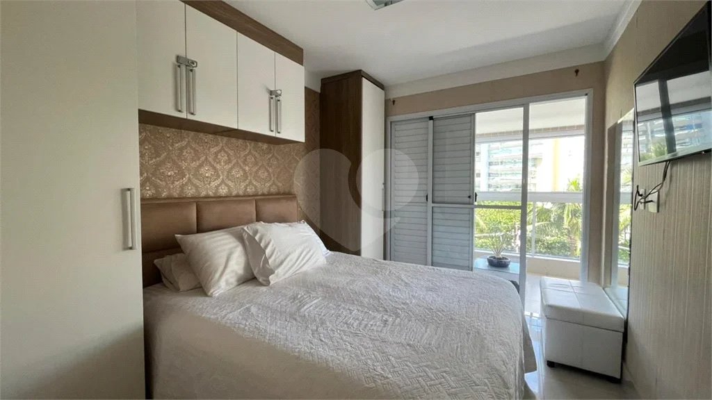 Apartamento à venda com 3 quartos, sendo 2 suítes,  em Riviera de São Lourenço, Bertioga, SP