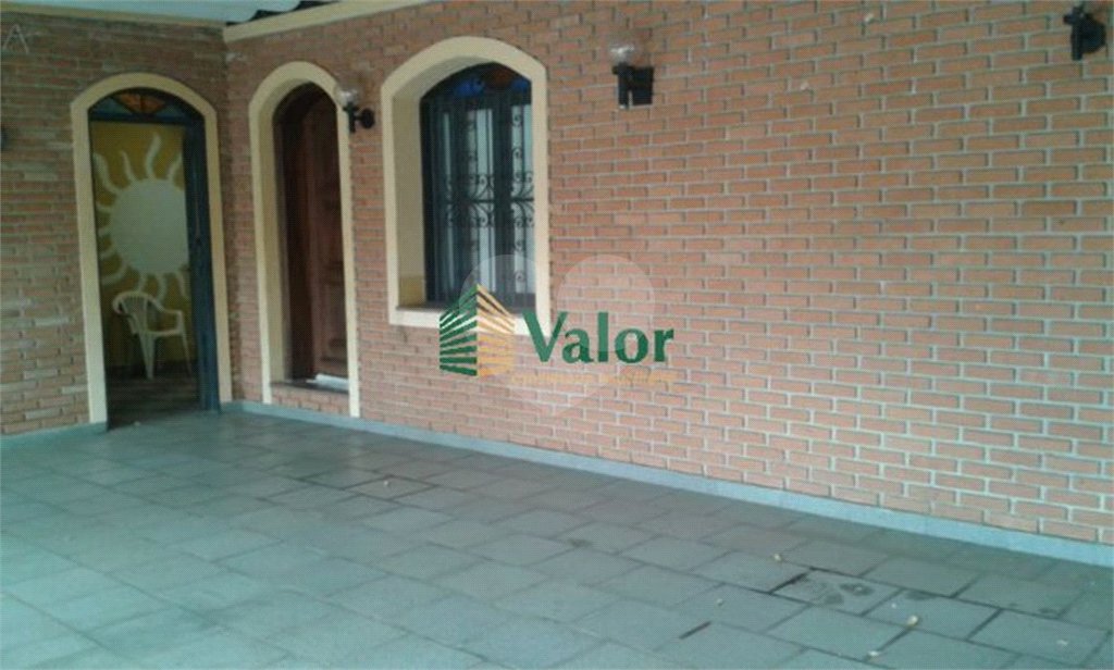 Casa com 4 dormitórios