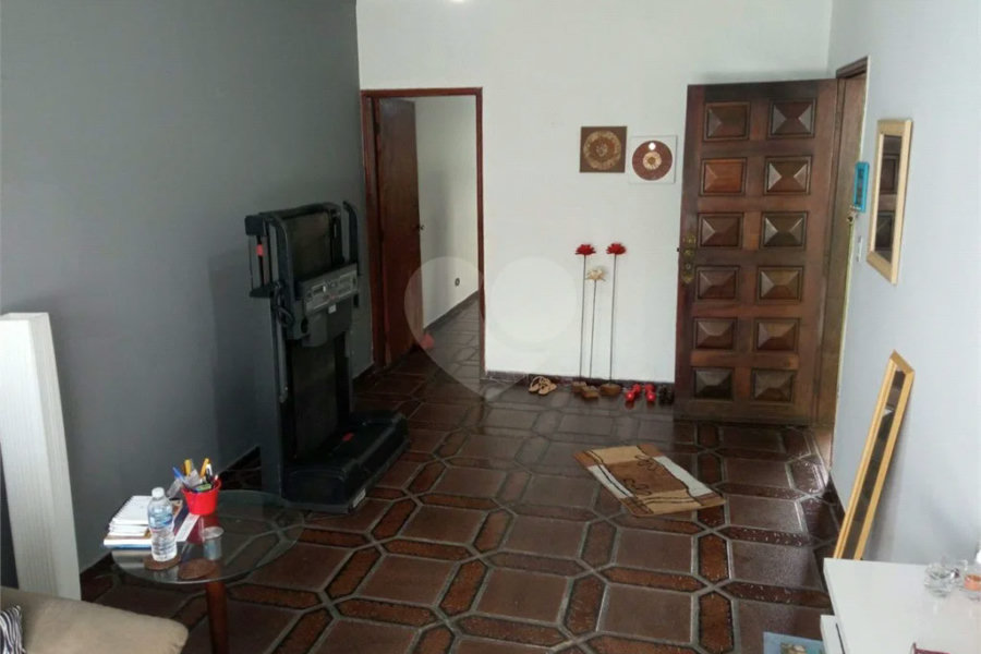 Ótimo sobrado, com amplo espaço interno (127m2), possuindo 03 dormitórios (01 suíte),