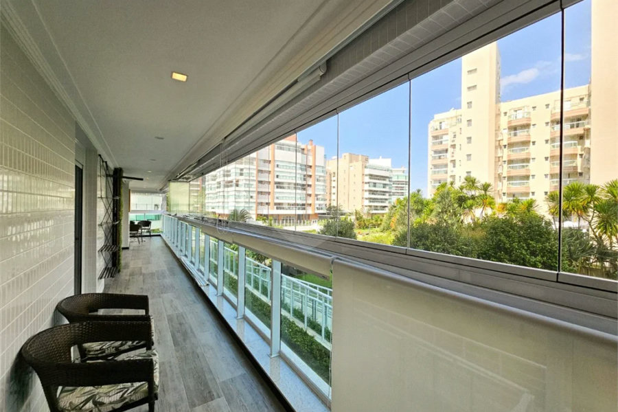 Apartamento à venda com 4 quartos, sendo 3 suítes, em Riviera de São Lourenço, Bertioga, SP