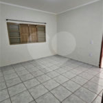 Excelente Casa Residencial no São Carlos 5 com 3 Quartos (1 Suíte) e Garagem Coberta para 2 Carros