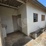 Casa térrea à venda com amplo quintal e grande potencial na Vila Nery