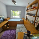 Linda casa em condomínio fechado – conforto, espaço e sofisticação!
