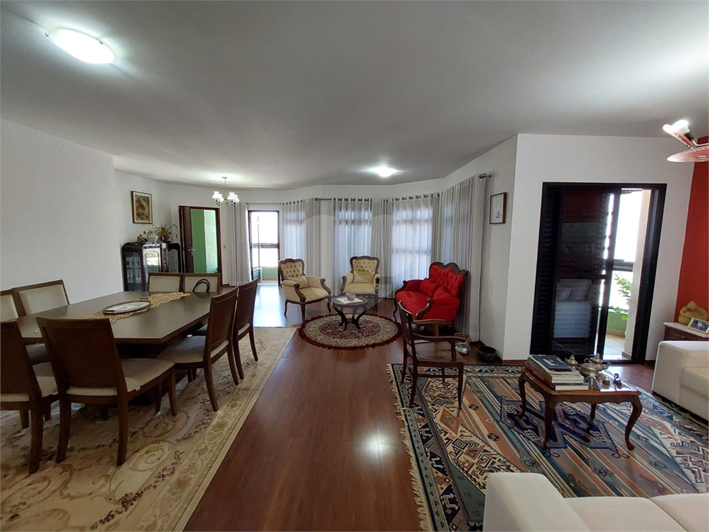 Apartamento com 3 suítes no centro de São Carlos
