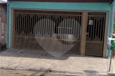 Casa térrea no Loteamento Habitacional São Carlos 1, sendo 3 Dormitórios e 1 suíte