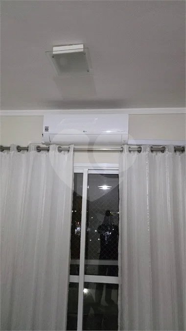Indaiatuba - Condomínio Grand Ville - Apto mobiliado - Locação - R$ 3.000,00 - condominio - R$ 620,82 - IPTU - R$ 102,83- Apartamento 63m³ - 3 quartos - Apartamento semi mobiliado com ar condicionado - 1 quarto suíte. Inclui cama box Queen e guarda roupa modulado grande. 1 quarto com guarda-roupas.
