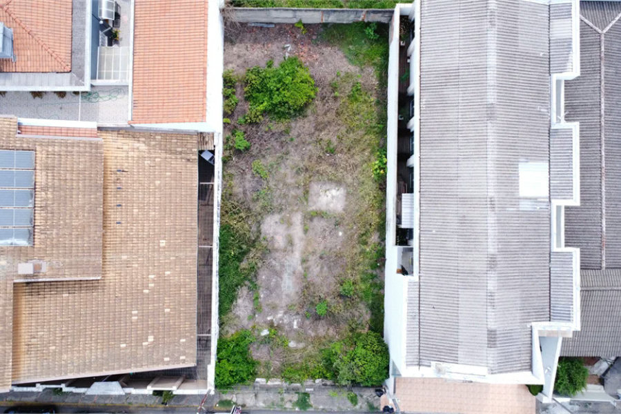 Terreno 300m² à Venda próximo ao centro á poucos metros da Avenida Champagnat