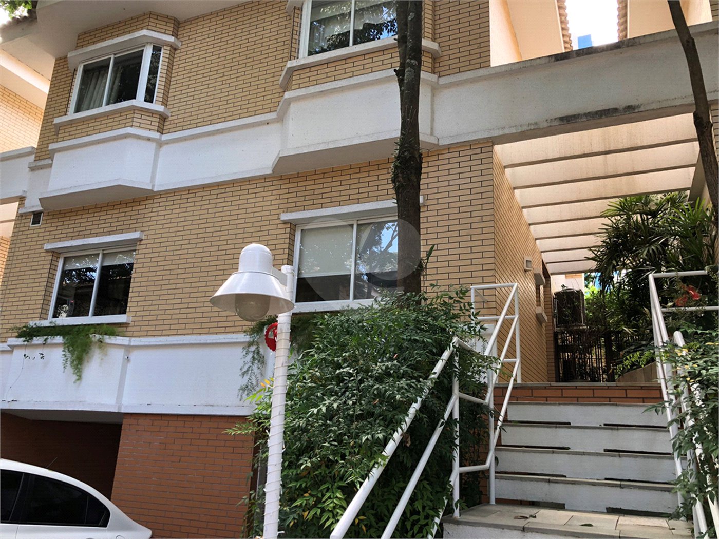 Casa à venda com 4 quartos, sendo 3 suítes, no condomínio Saint James Special Houses, São Paulo - SP