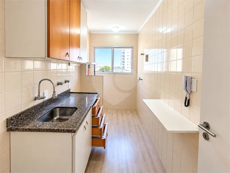 Apartamento de 44 m² com 2 dormitórios, varanda integrada e 1 vaga na Vila Guarani