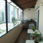 Apartamento duplex, espaçoso, ensolarado. Ideal para uma bela modernização.