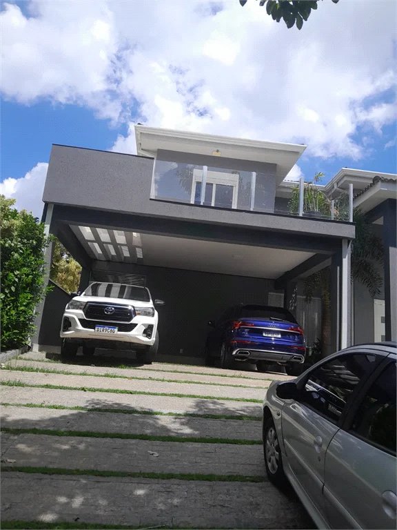 Casa à venda ou para alugar com 4 suítes em Chácaras São Carlos, Cotia, SP