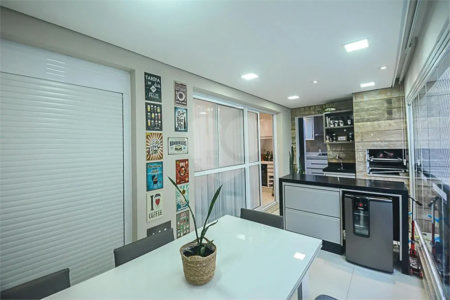 Espaço, conforto e uma localização privilegiada fazem deste apartamento mobiliado no Baeta Neves, em São Bernardo do Campo, uma excelente opção para seu novo lar. Com 118 m², três dormitórios e quatro banheiros, o imóvel oferece ambientes amplos para acomodar a família e receber amigos com comodidad