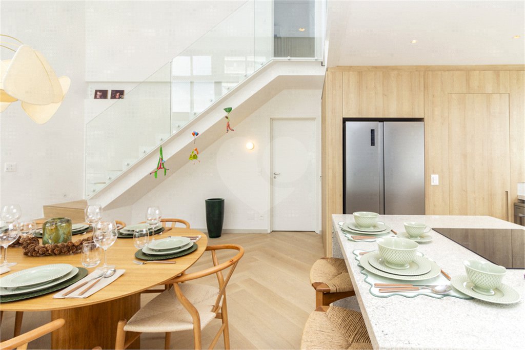 Duplex com 159m² à venda com 2 suítes, 1 dormitório, 1 escritório e 2 vagas de garagem nos Jardins