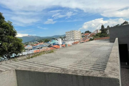 Casa à venda com 2 quartos, sendo 1 suíte, em Jardim Imperial, Atibaia, SP