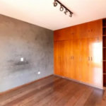 Sobrado à venda em rua fechada 480m², 4 quartos e churrasqueira no Jd das Vertentes próximo Metro Vila Sônia