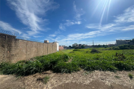 Terreno de 250m2, no Bairro Jardim Embaré, em São Carlos.
