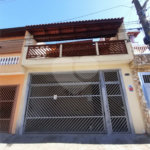 Casa com 250m², 4 dormitórios, 2 vagas.
