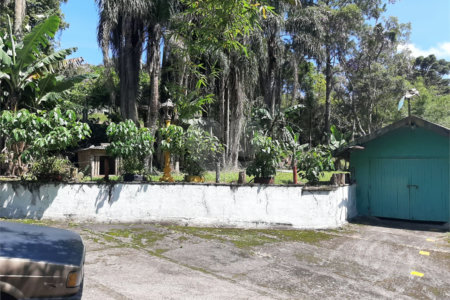 Tapiraí Sp - Sítio Santa Clara - Area de 12,1 ha - composto por casa principal, galpões poço artesiano, ótima área para plantios. Fica localizado a aproximadam. 1 quilômetro da prefeitura. Area preservação permanente- 4,6 ha - Area aproveitável - 4,6 ha - area utilizada rural - 2,5 ha -R$ 750.000,00