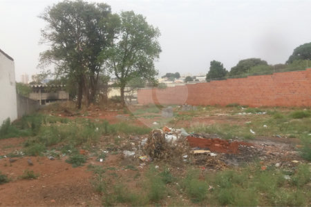 Terreno com 2.201,56 m² de área total.