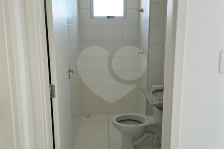 Apartamento no Condomínio Parque das Acácias.