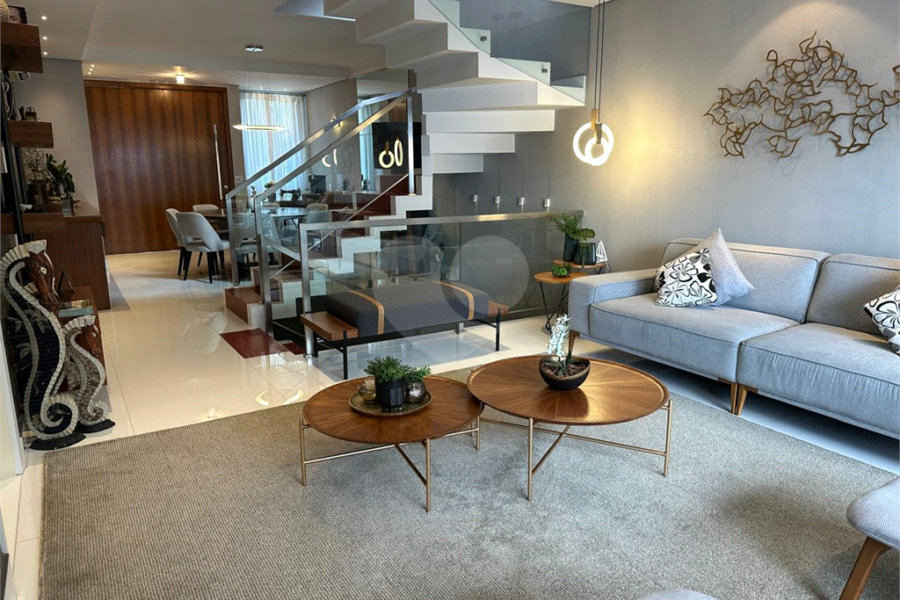 Linda casa a venda no Condomínio Reserva Nova Cantareira. Decoração Moderna ! Imóvel com 3 suítes completas, 6 vagas de garagem.