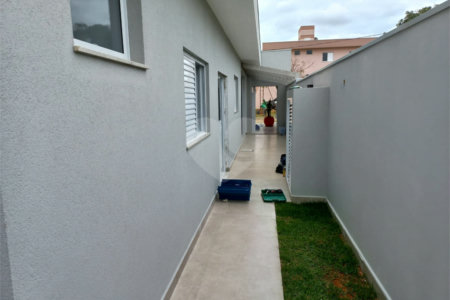 Casa Térrea no Condomínio Reserva Aquarela.