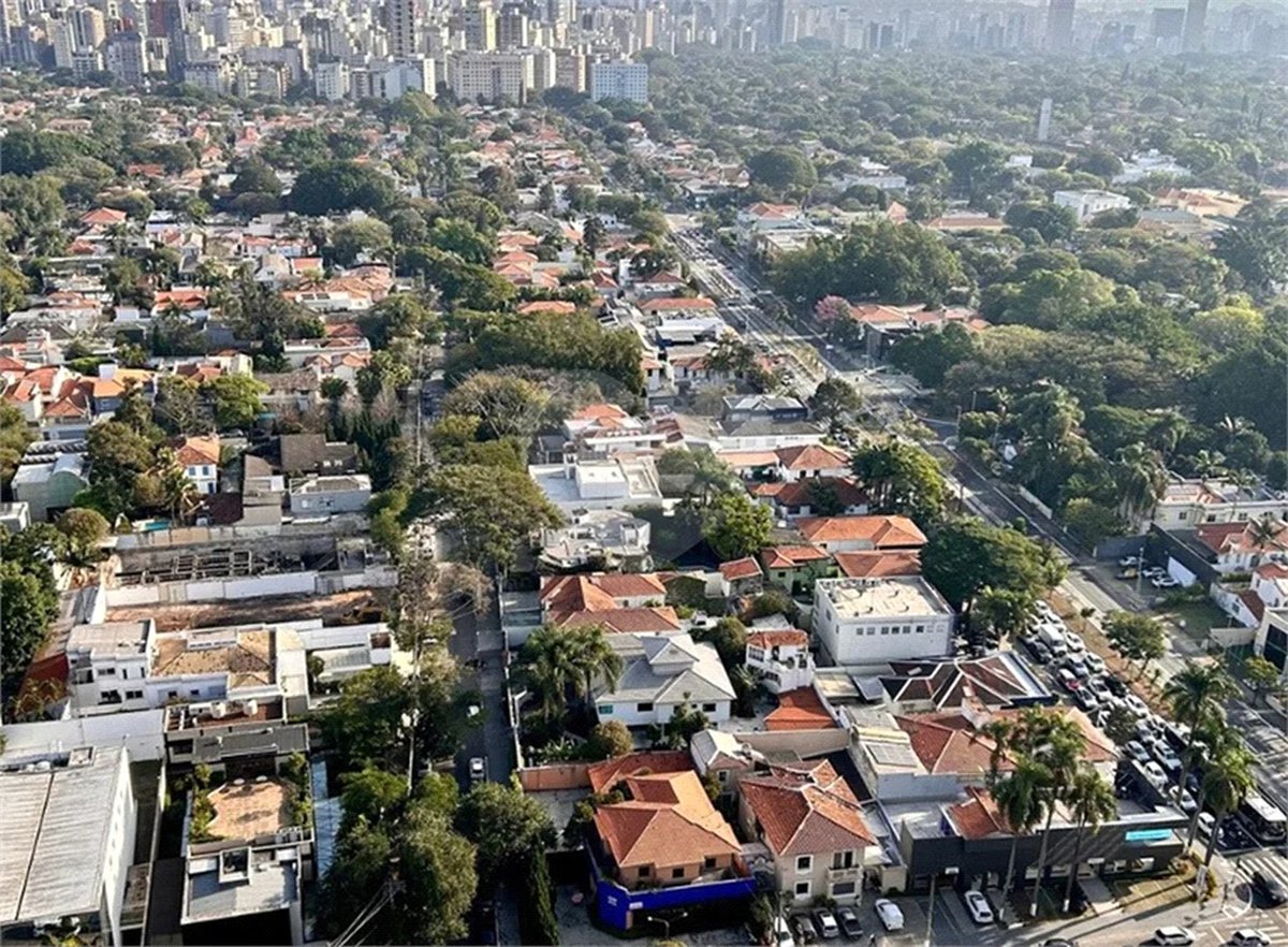 Cobertura Triplex 500M2, 4 suítes, 6 vagas para locação ou venda