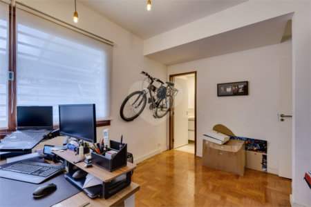Sobrado à venda com 5 quartos, sendo 3 suítes, em Alto da Boa Vista, São Paulo, SP