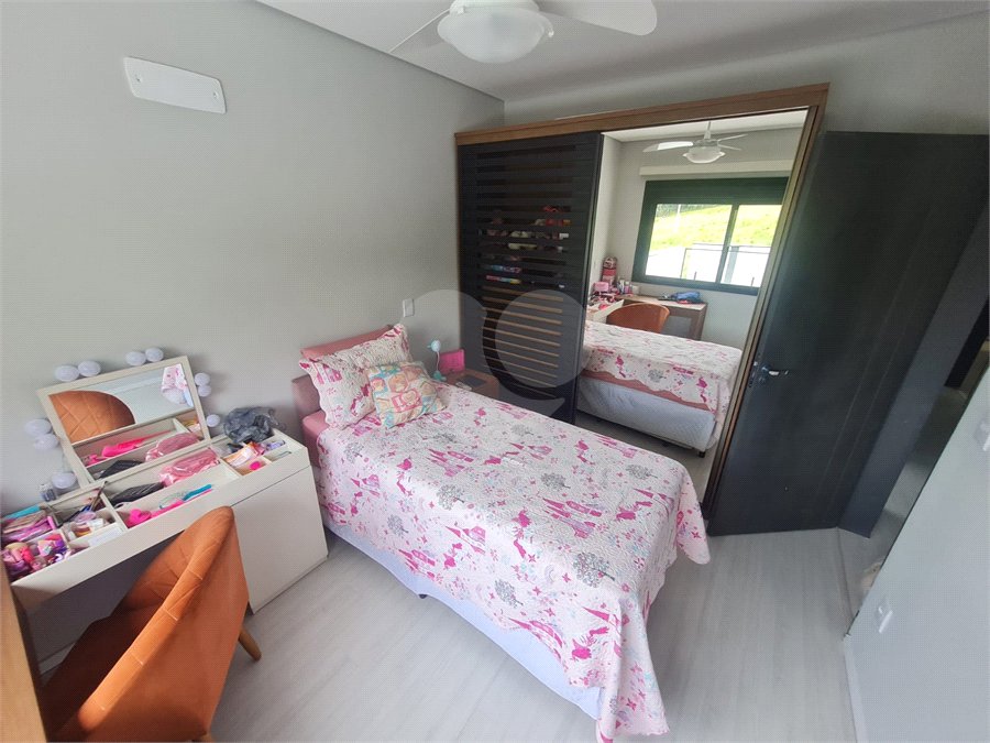 Linda casa em condomínio fechado, unindo conforto, lazer e segurança para você e sua família!