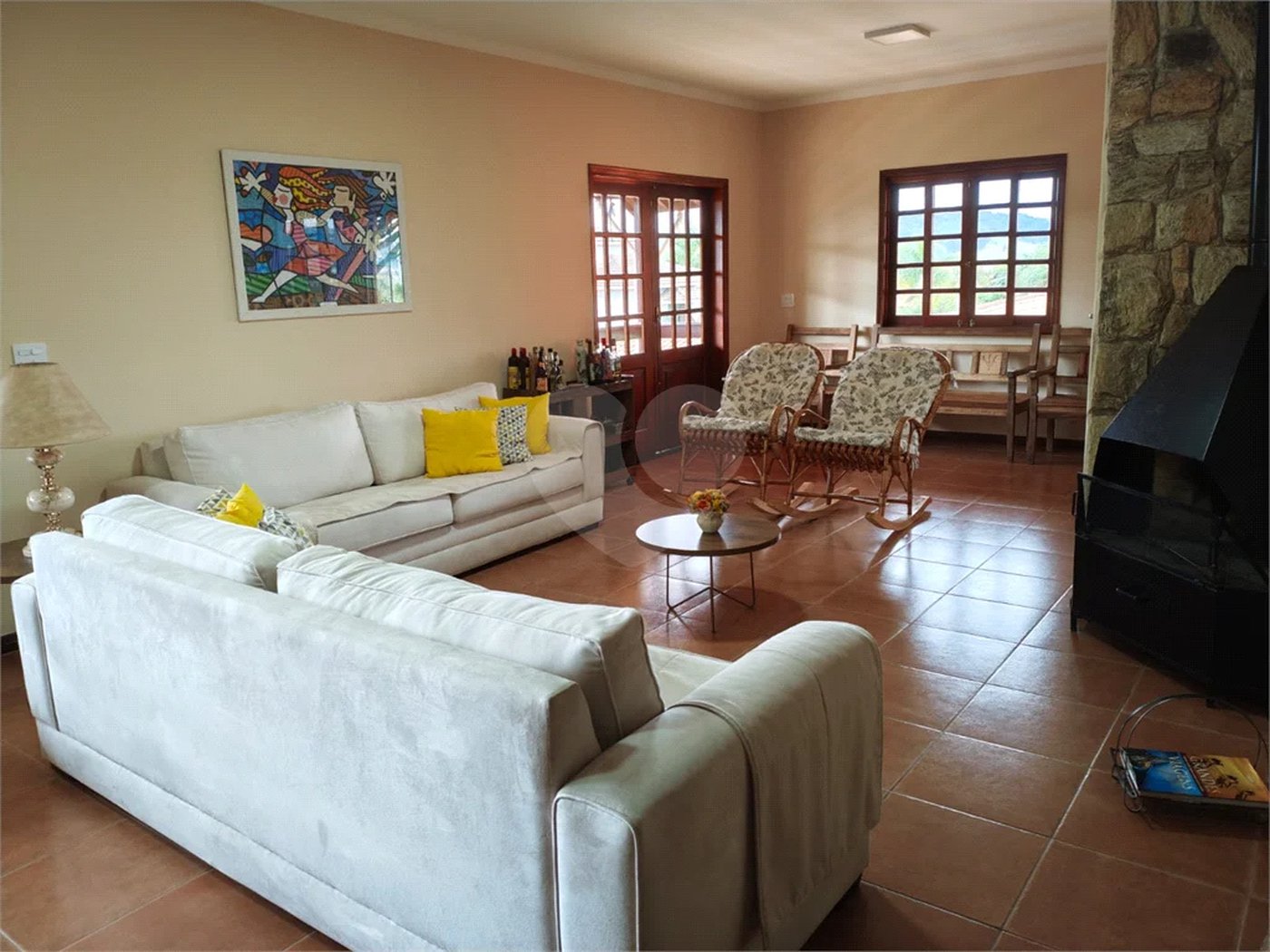 Casa à venda com 4 quartos, sendo 2 suítes,  em Country Residencial Felix, Bom Jesus dos Perdões, SP
