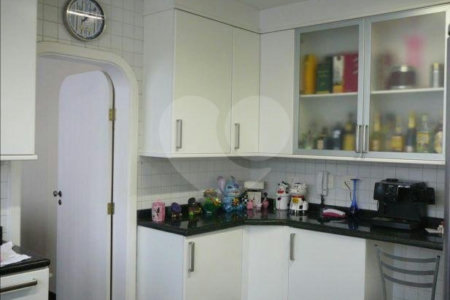 APARTAMENTO UM POR ANDAR!