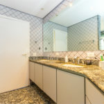Casa à venda com 4 quartos, sendo 3 suítes, em Interlagos, São Paulo, SP