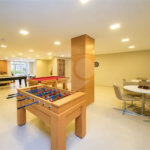 Apartamento de 127 m² em andar alto, com vista livre, 3 suítes planejadas, sacada gourmet envidraçada, 2 vagas e lazer completo, próximo ao Shopping Golden Square e à Avenida Kennedy.